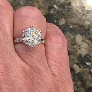 Moissanite 5ctw solitaire Women's Ring Sz 8